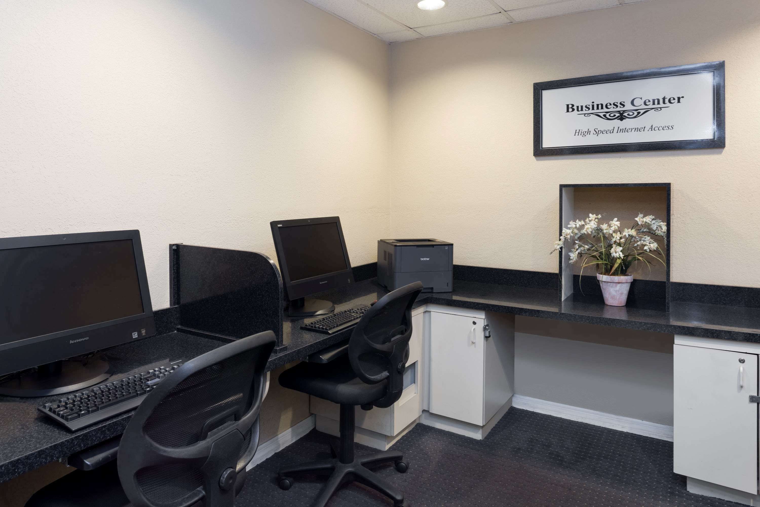 Photo - Ramada by Wyndham Kissimmee Gateway - Free Theme Park Shuttle