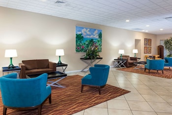 Hotel entrance and lobby at Ramada by Wyndham Kissimmee Gateway