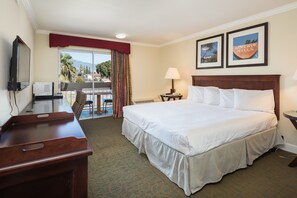 Chambre Deluxe, 1 très grand lit, balcon | Rideaux occultants, fer et planche à repasser, Wi-Fi gratuit