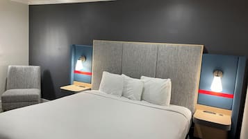 Standard Room, 1 King Bed, Non Smoking, Refrigerator & Microwave | Desk, laptop workspace, free WiFi, bed sheets