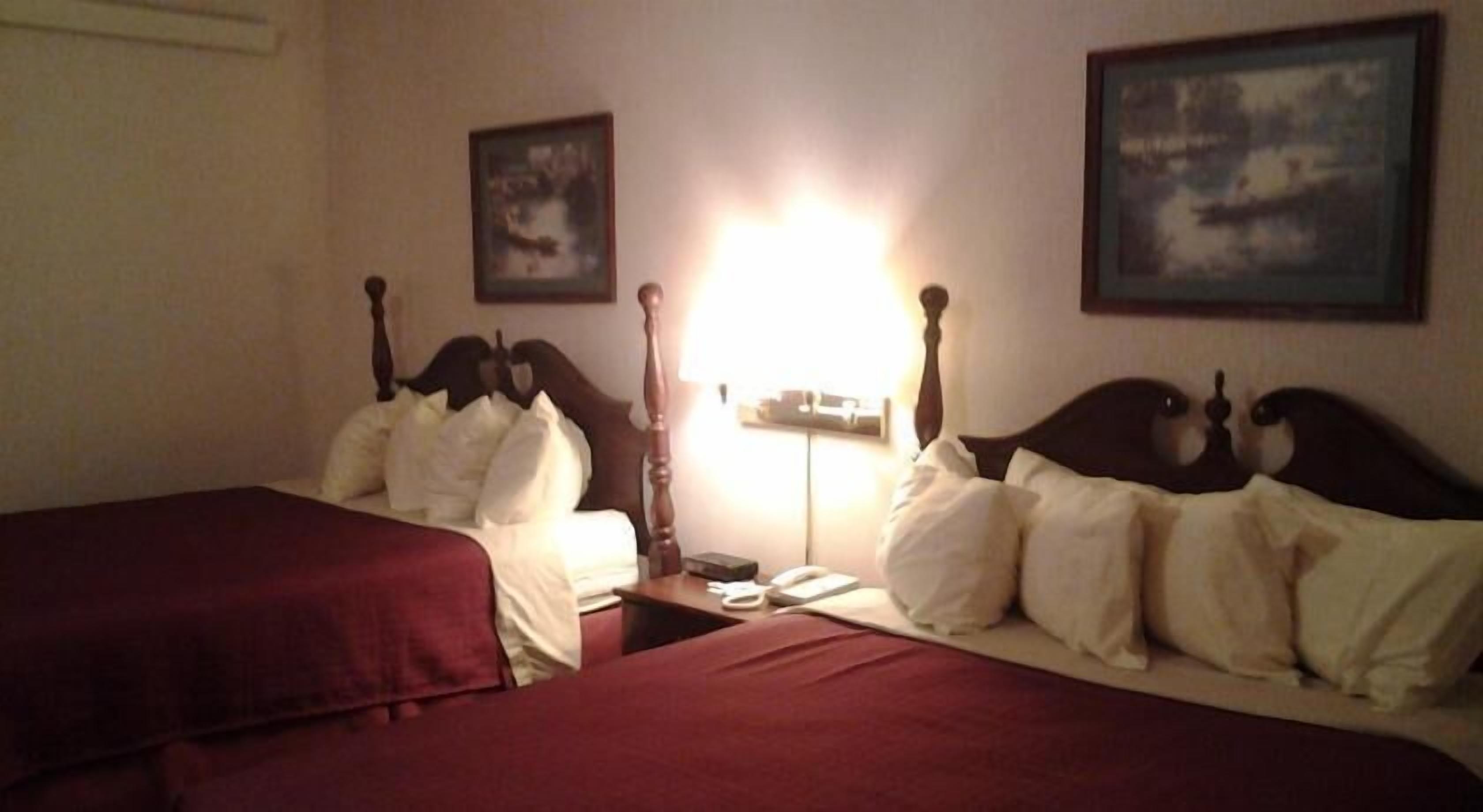 Desk, laptop workspace, iron/ironing board, free WiFi