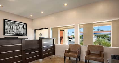 Super 8 by Wyndham Salinas