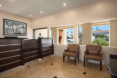 Super 8 by Wyndham Salinas