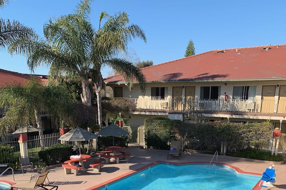 California Suites Hotel