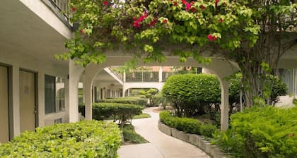 California Suites Hotel