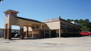 Exterior - Executive Inn & Suites  (Orange)