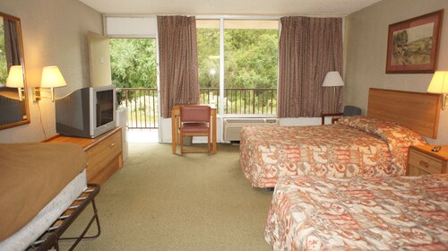 Executive Inn & Suites 