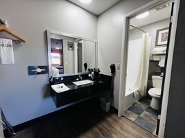 Secador de pelo, toallas