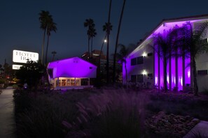 Fachada del alojamiento - Noche