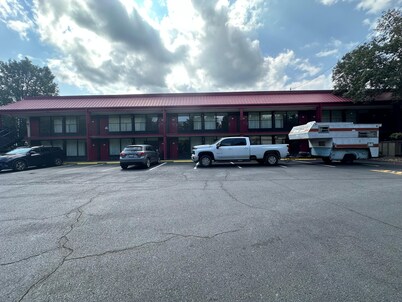 Hotel Red Rose by Townhouse Covington I-64