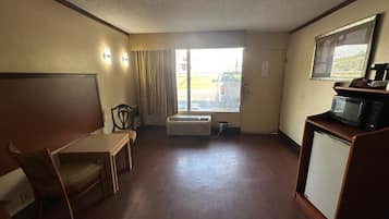 ๋ฃธ, ์ฅ์ ์ธ ์ง์, ๊ธ์ฐ (2 Full Beds) | ์ฑ
์, ๋ค๋ฆฌ๋ฏธ/๋ค๋ฆฌ๋ฏธํ, ๋ฌด๋ฃ WiFi, ์นจ๋ ์ํธ