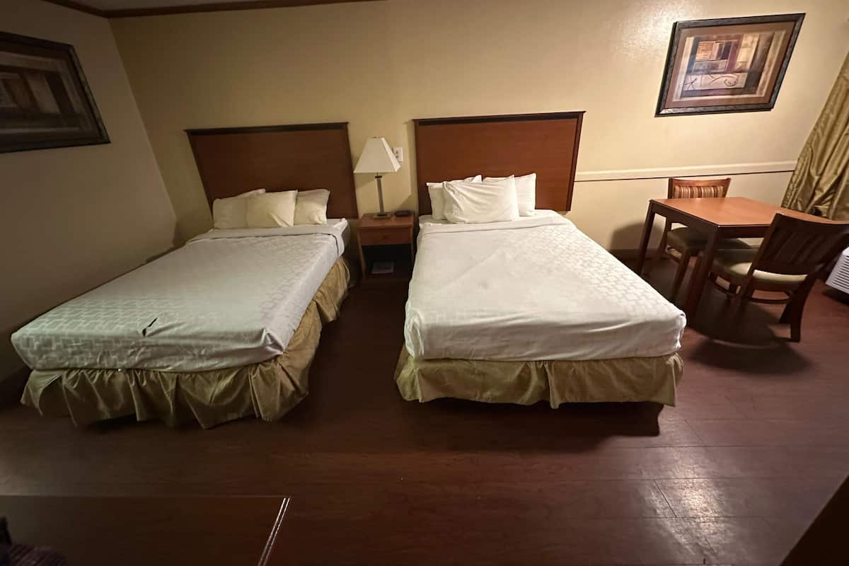 Chambre, fumeur (2 Full Beds)