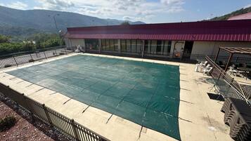 Piscina externa sazonal