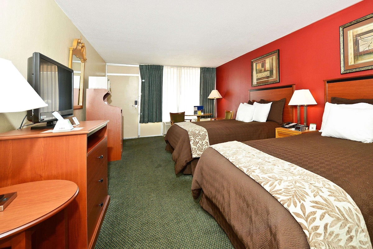 Iron/ironing board, rollaway beds, free WiFi, bed sheets