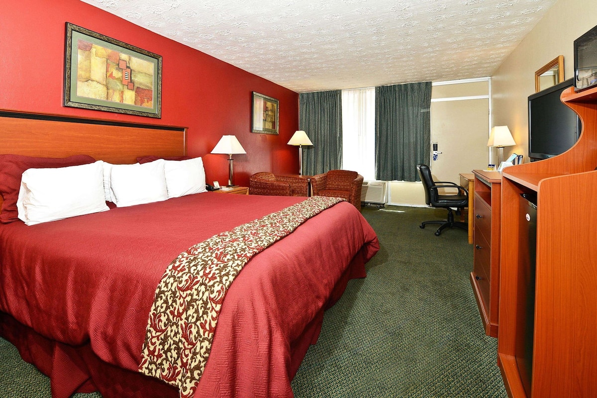 Iron/ironing board, rollaway beds, free WiFi, bed sheets