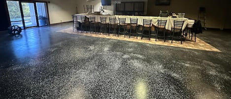 Petit déjeuner, dîner et brunch servis sur place