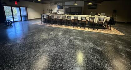 Hotel Red Rose by Townhouse Covington I-64