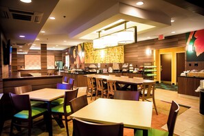 Free continental breakfast  - Fairfield Inn By Marriott Fredericksburg (Fredericksburg)