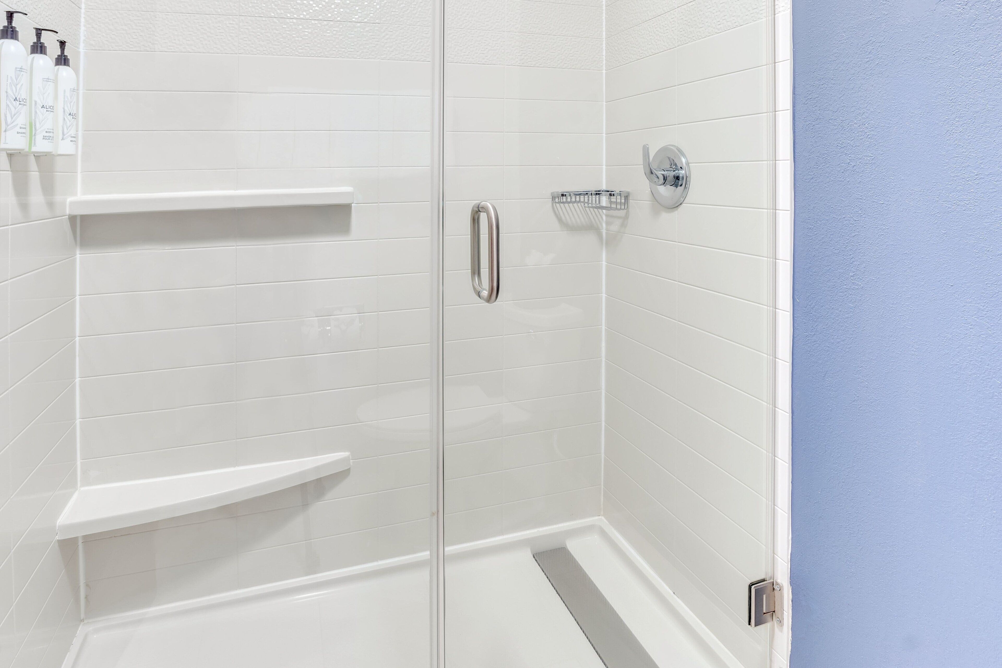 suite, 1 bedroom | bathroom | free toiletries, hair dryer, towels