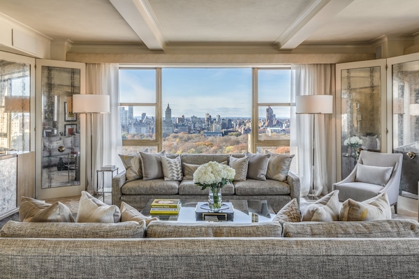 Presidential Suite | Living area | Flat-screen TV, DVD player, pay movies