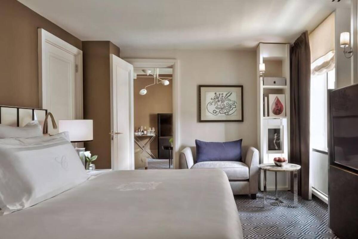 Premium bedding, minibar, in-room safe, desk