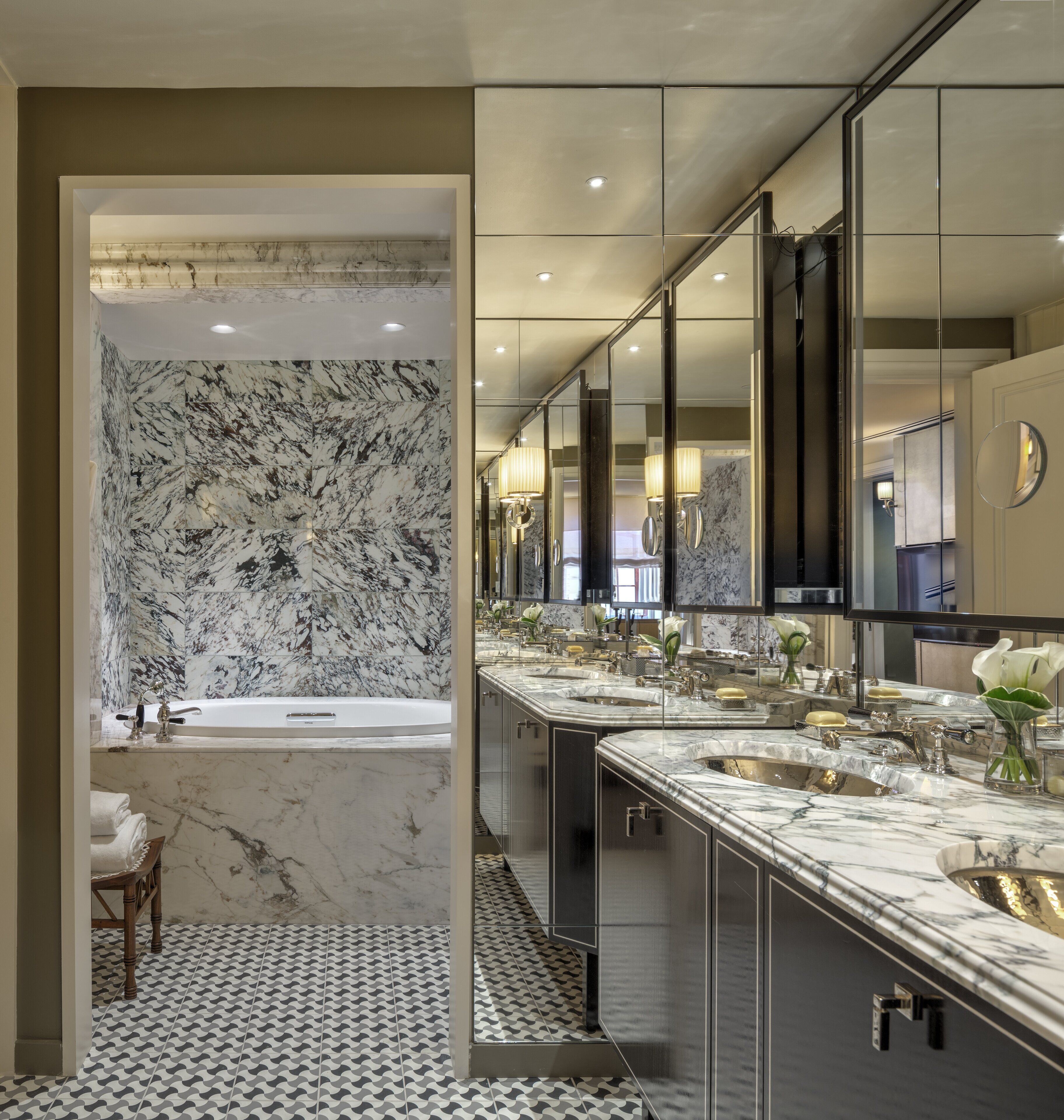 suite (carlyle) | bathroom | free toiletries, hair dryer, bathrobes, slippers