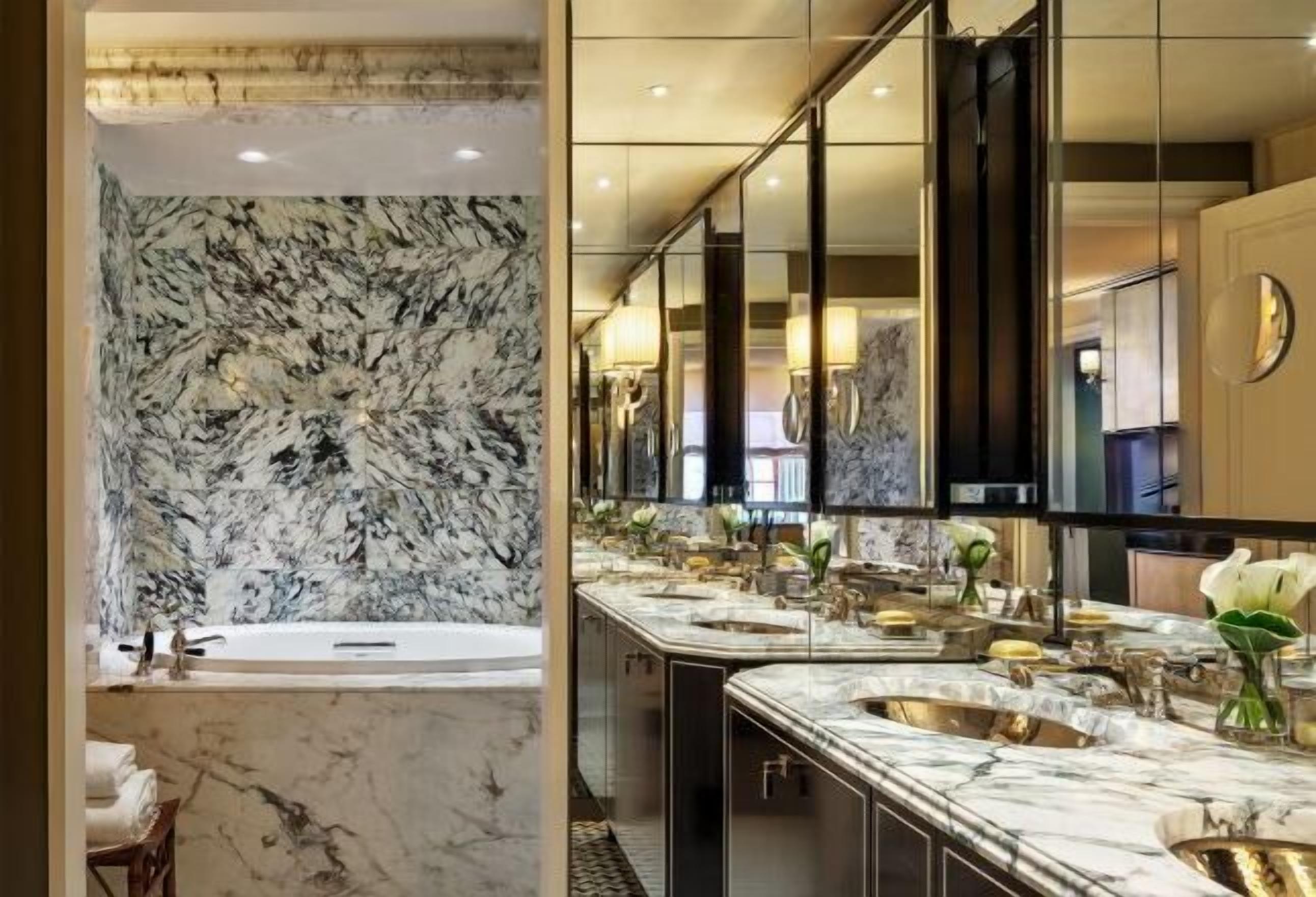 Amenidades de baño gratuitas, secadora de cabello, batas, pantuflas 