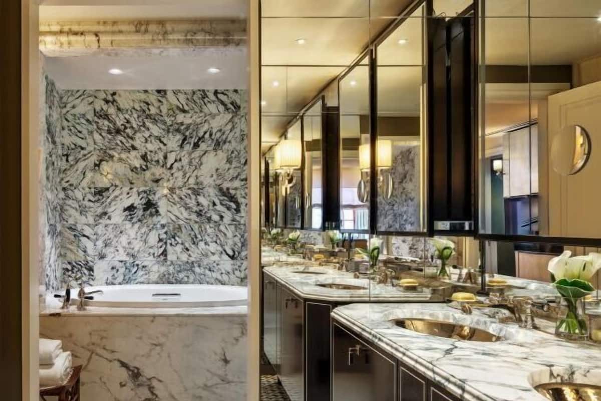 Articles de toilette gratuits, sèche-cheveux, peignoirs, chaussons