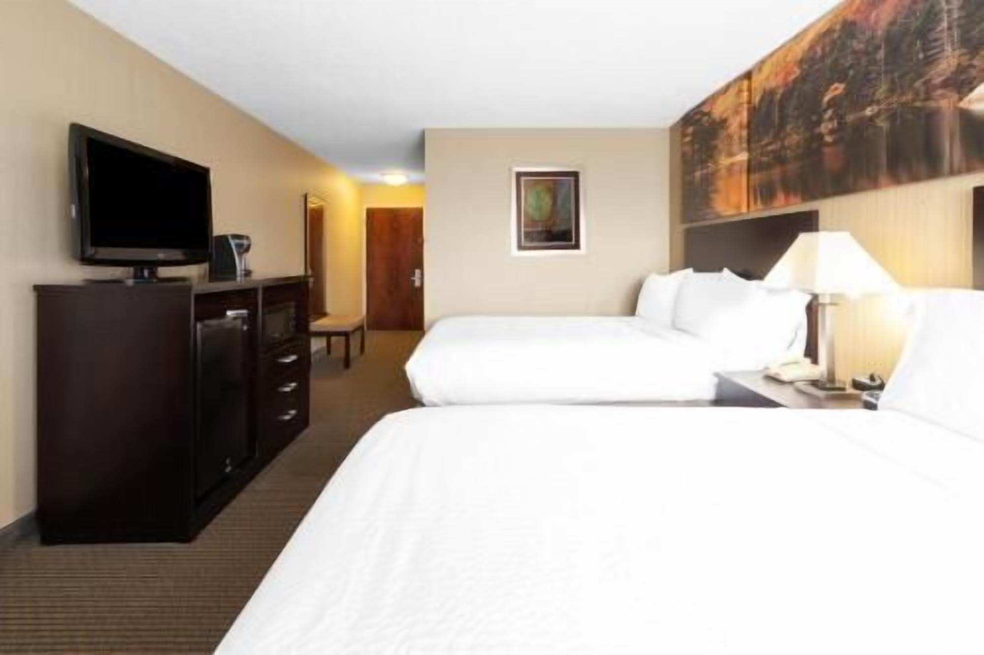 Down comforters, in-room safe, desk, laptop workspace