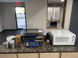 Free continental breakfast 