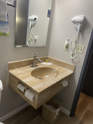 Room, 1 King Bed, Non Smoking | Bathroom | Combined shower/tub, hair dryer, towels, soap