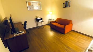 Suite, 1 slaapkamer, niet-roken | Een bureau, gratis babybedden, extra bedden (toeslag), gratis wifi