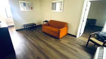 Familie suite, Meerdere bedden, niet-roken | Een bureau, gratis babybedden, extra bedden (toeslag), gratis wifi