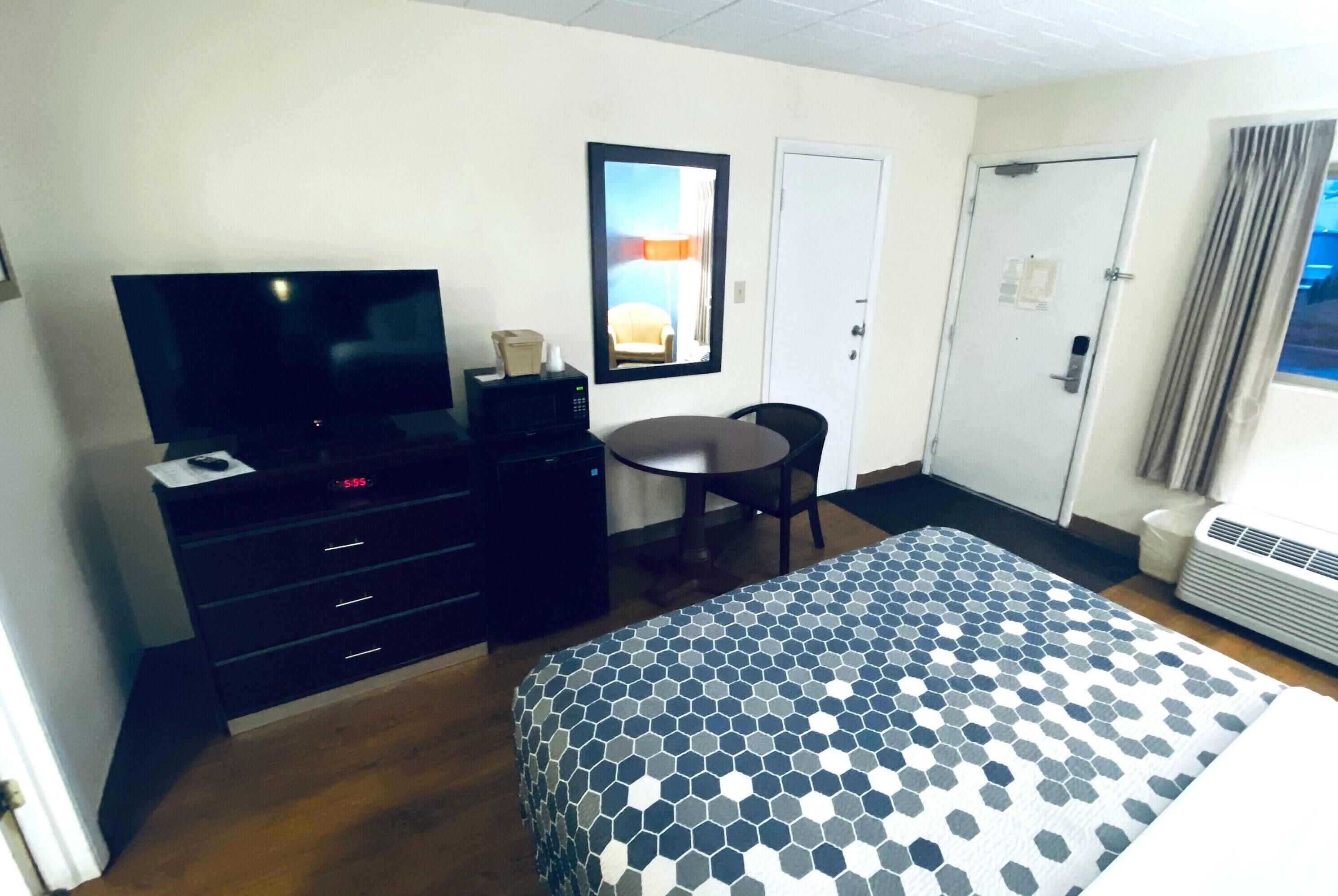 Zimmer, 1 Queen-Bett, barrierearm, Nichtraucher (Bathtub w/ Grab Bars)