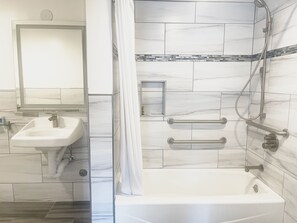 Room, 1 King Bed, Accessible, Non Smoking | Bathroom | Combined shower/tub, free toiletries, hair dryer, towels