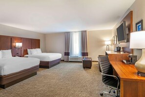 Premium bedding, desk, iron/ironing board, free WiFi