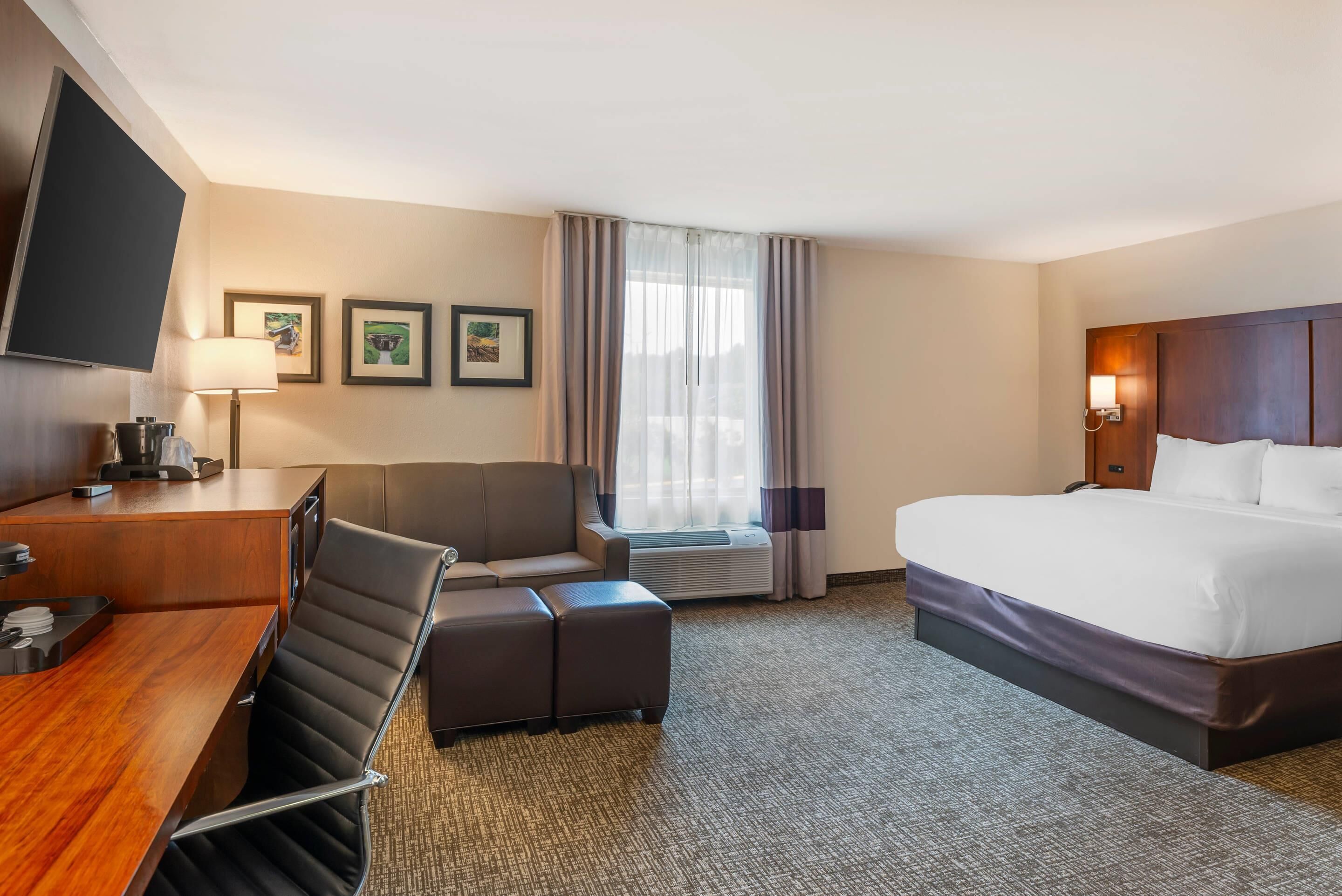 客房, 1 張特大雙人床, 非吸煙房 (Larger Unit) | 高級寢具、書桌、熨斗/熨衫板、免費 Wi-Fi