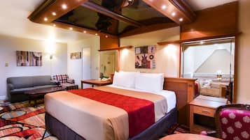 Phòng Suite, 1 giường cỡ king | Két bảo mật tại phòng, bàn, màn/rèm cản sáng, bàn ủi/dụng cụ ủi quần áo