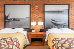 Phòng, 2 giường đôi, phù hợp cho người khuyết tật, không hút thuốc (First Floor) | Két bảo mật tại phòng, bàn, bàn ủi/dụng cụ ủi quần áo 
