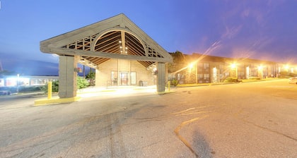 Super 8 by Wyndham Sudbury ON