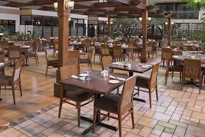 Daily buffet breakfast (CAD 18 per person)