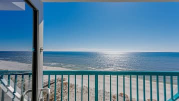 Caja de seguridad en la habitación y escritorio