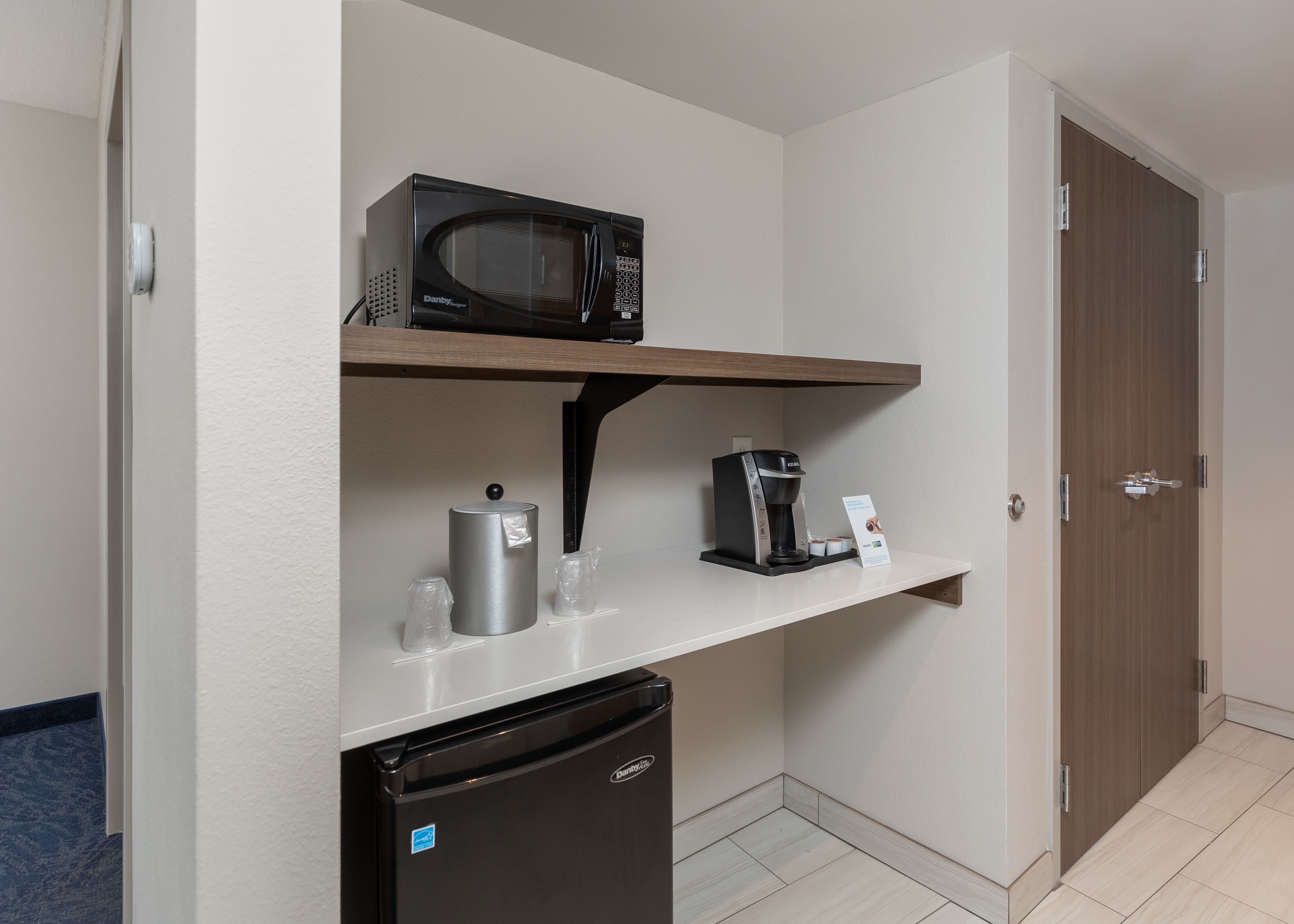 standard room | living area | 32-inch flat-screen tv with satellite channels, tv