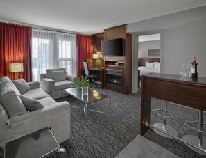 Junior Suite, 1 King Bed | Premium bedding, pillowtop beds, minibar, in-room safe
