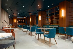 Lounge - Matrix Hotel (Edmonton)