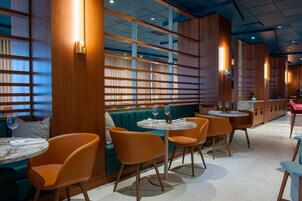 Daily buffet breakfast (CAD 19.99 per person)