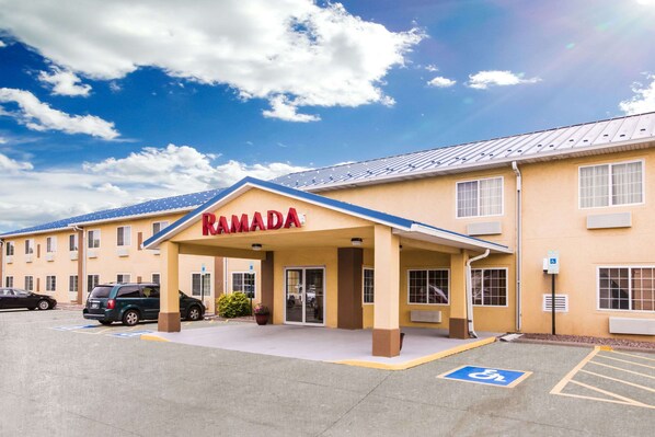 A Ramada hotel with a covered entrance, parking lot, and handicap-accessible parking spaces. - Ramada by Wyndham Sioux Falls (Sioux Falls)