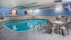 Innendørsbasseng