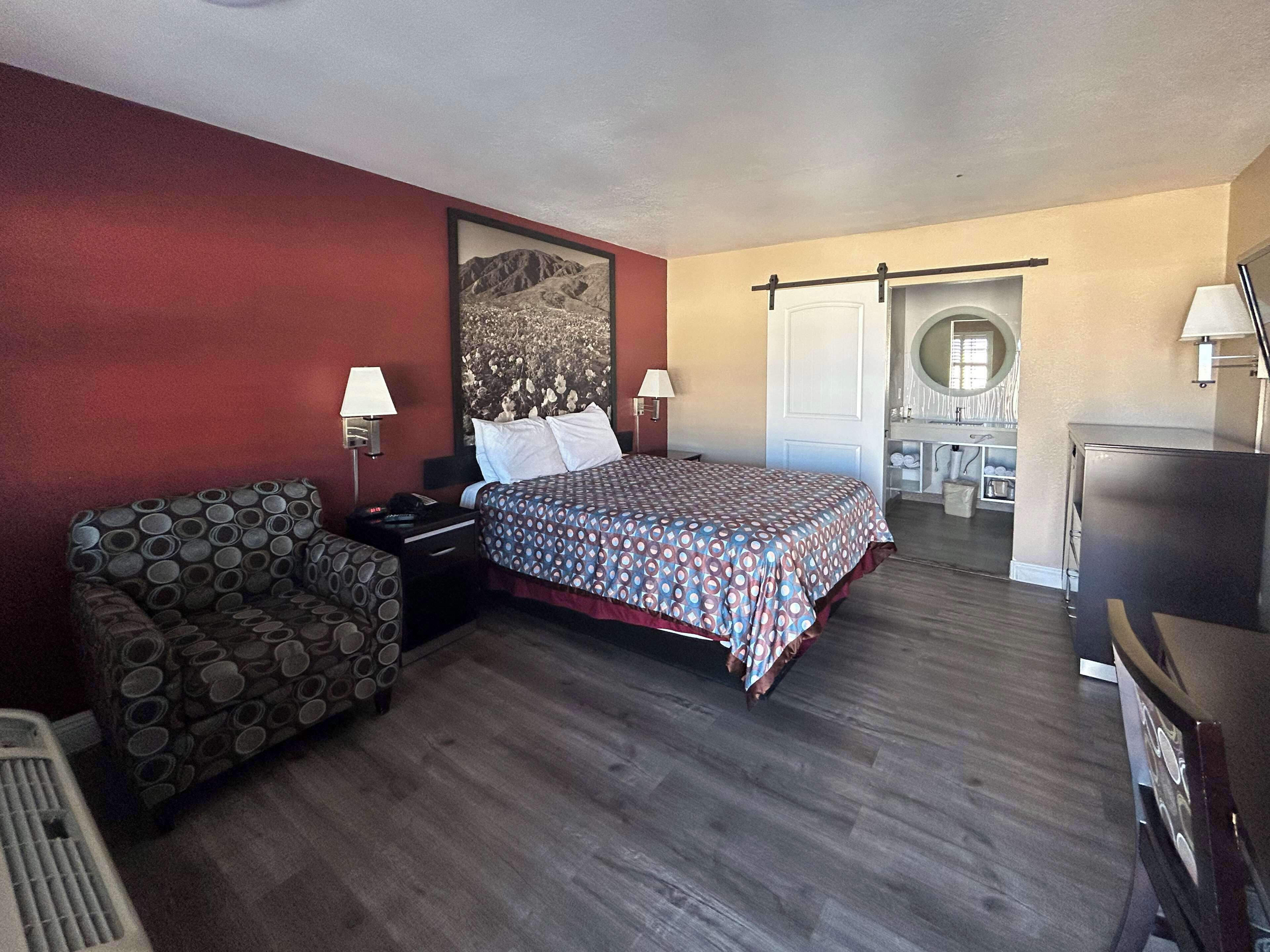 In-room safe, desk, WiFi (free), bed sheets