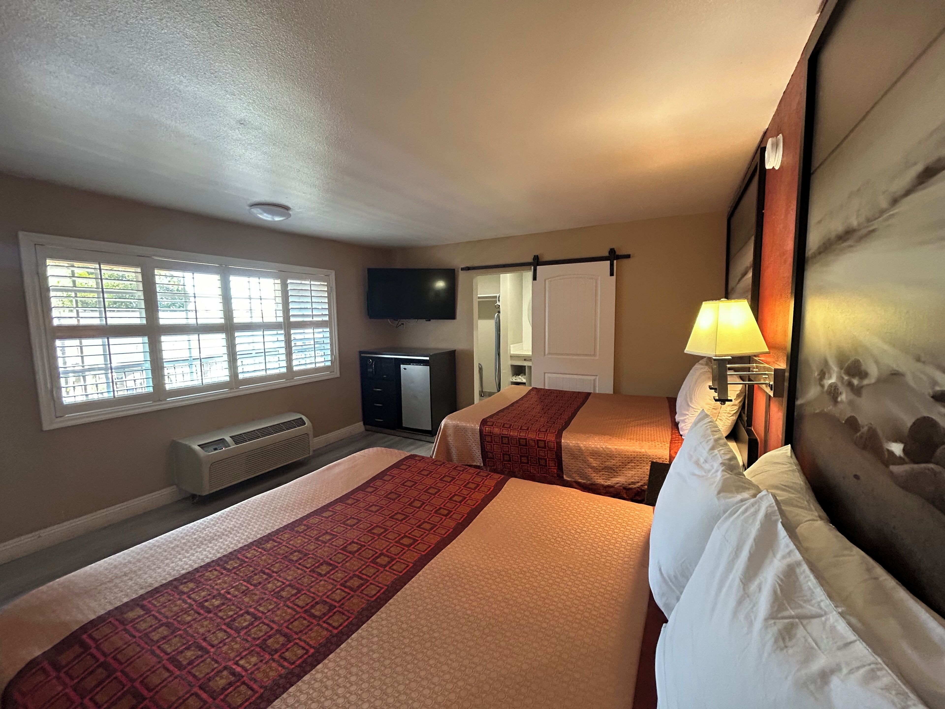 In-room safe, desk, free WiFi, bed sheets